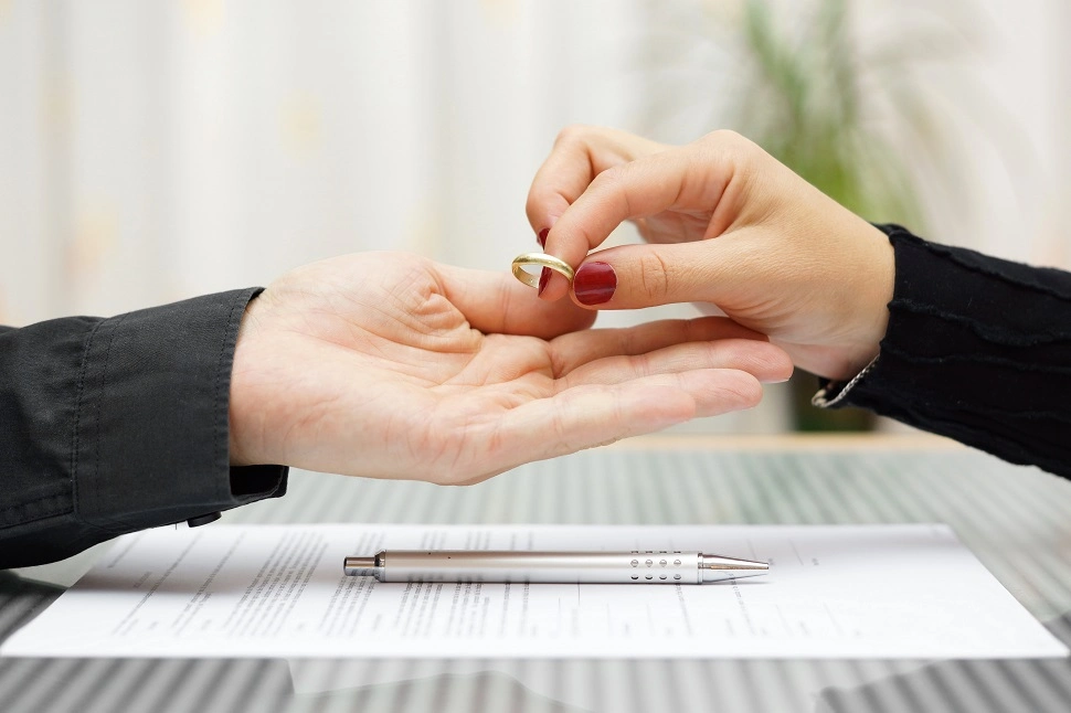 Wedding Rings & Washington Divorce Law: Who Keeps What?